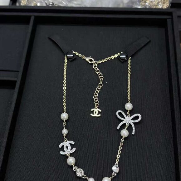Authentic CHANEL Pearl CC Logo & Crystal Bow Station Necklace - Picture 5 of 6